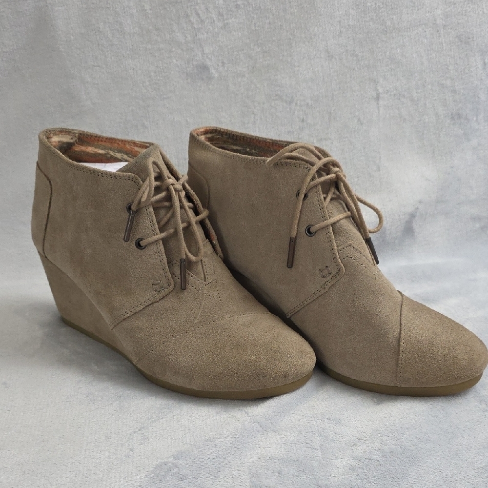 TOMS Desert Wedge Booties Womens Tan Suede Lace Up Ankle Boots Casual Comfort - Picture 1 of 12